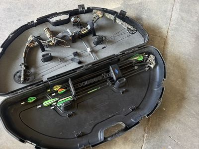 Compound bow diamond in case