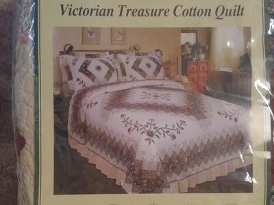 BEAUTIFUL VICTORIAN ROSE QUILT AND SHAMS...90x90