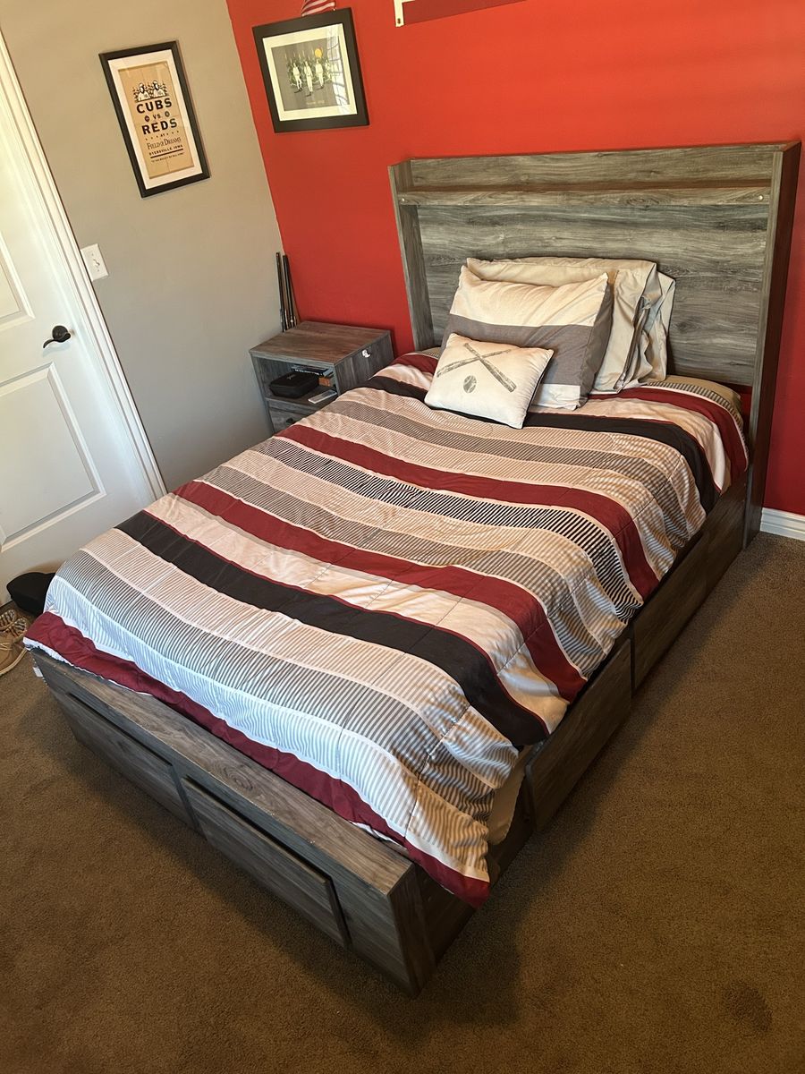 Full‑Size Ashley Bed Set – Great Condition