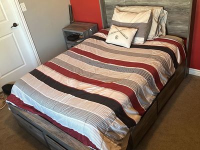 Full‑Size Ashley Bed Set – Great Condition