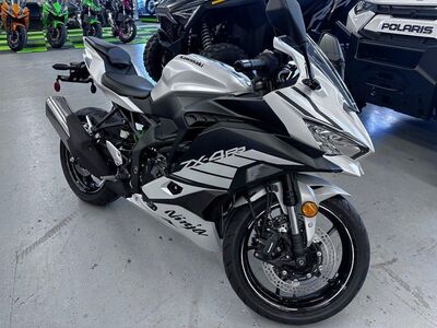 2025 Kawasaki NINJA® ZX™-4RR ABS