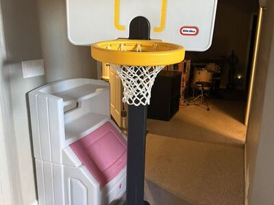 Kids Basketball Hoop/ Free To A Good Home