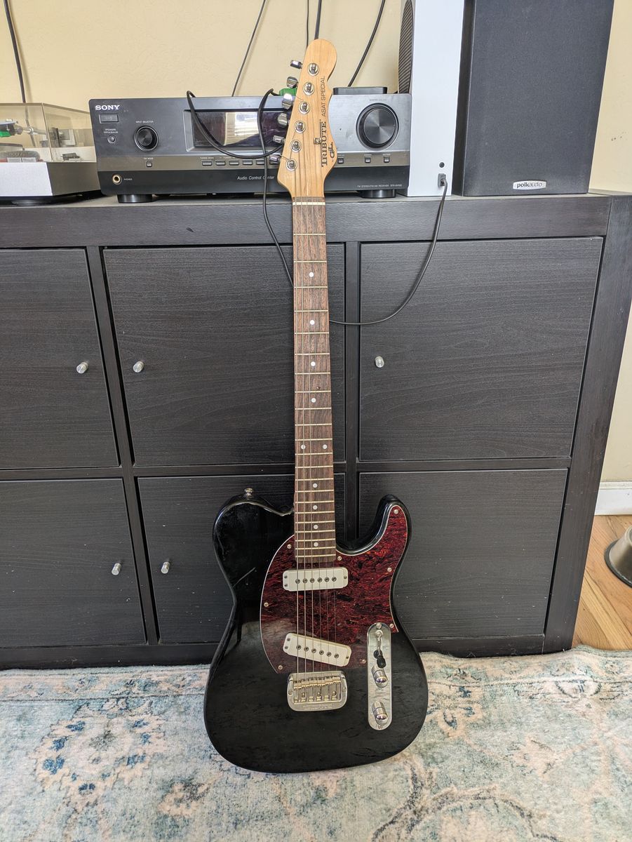 G&L ASAT Special Electric guitar w/ case, strap, and guitar instruction books