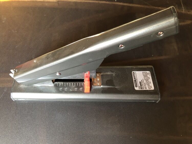 Heavy duty stapler