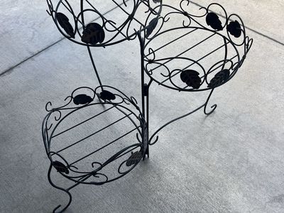 Vintage 3 tiered plant stand 21” tall 18” wide