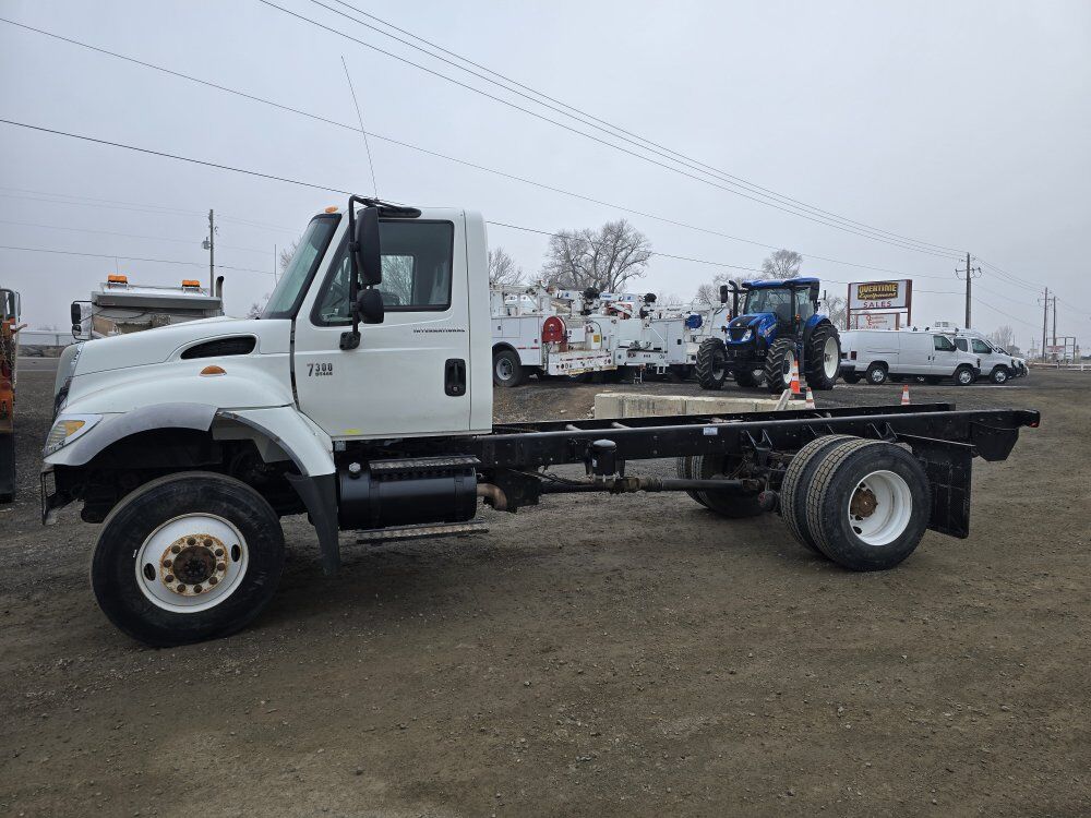 2007 International 7300 4wd Cab and Chassis