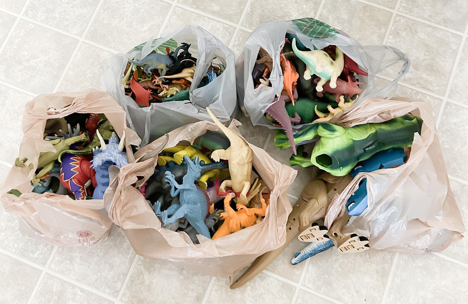 Huge lot of Dinosaurs 100 + Dinosaurs.