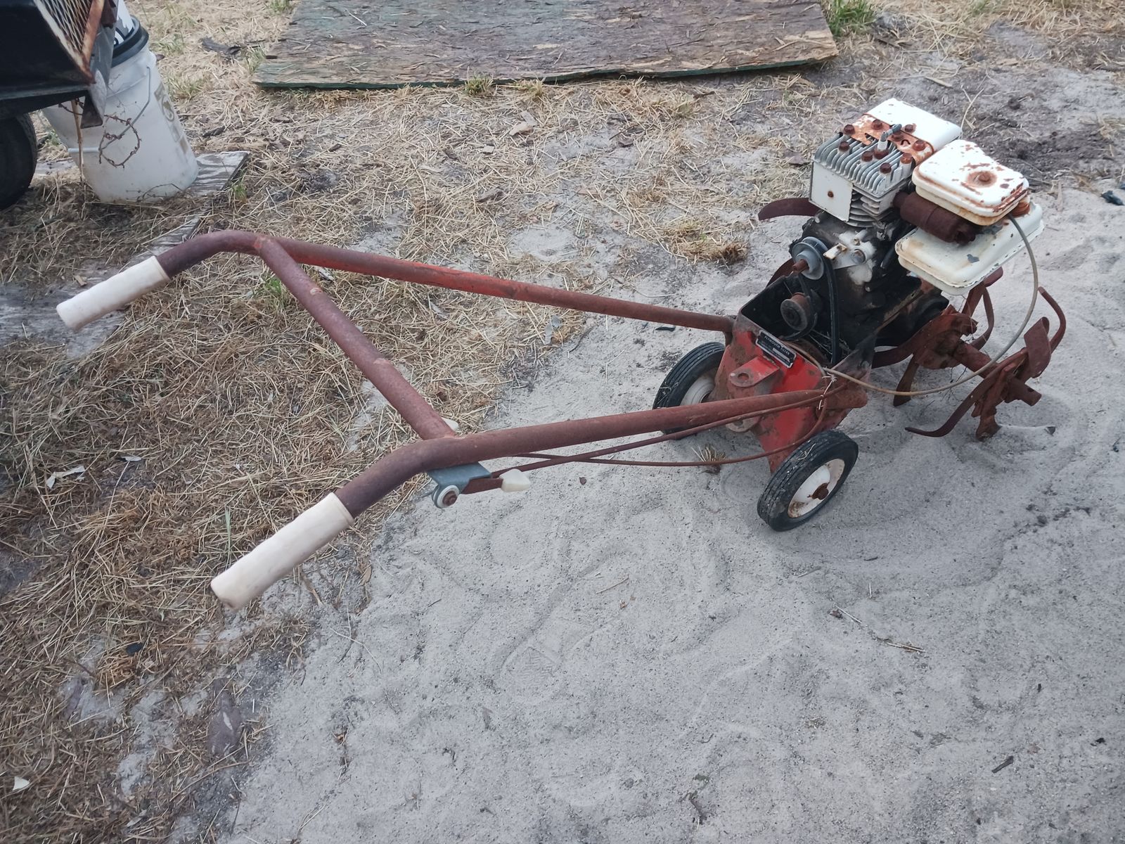 ROTOTILLER BRIGGS & STRATTON