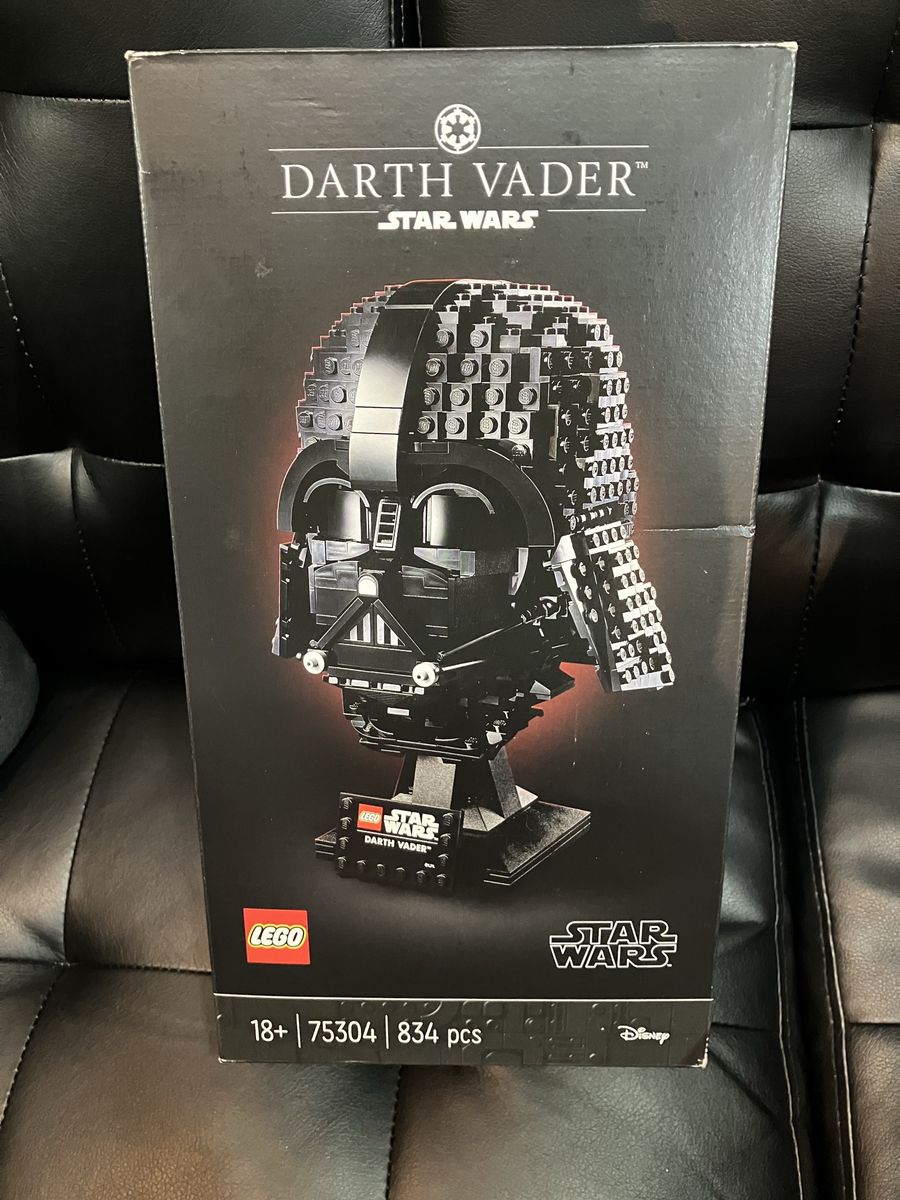 LEGO Star Wars Darth Vader Helmet Building Set (75304) - 834 Pieces