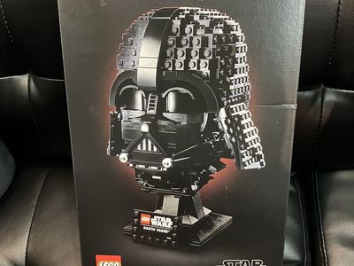 LEGO Star Wars Darth Vader Helmet Building Set (75304) - 834 Pieces