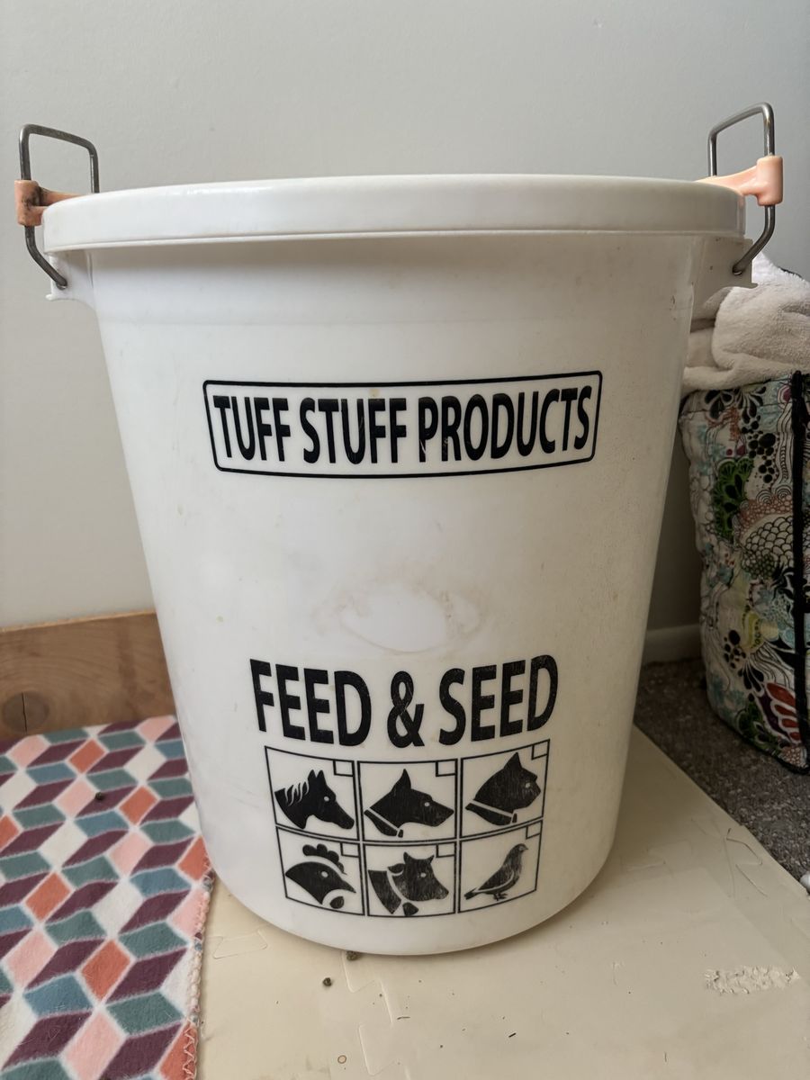 Free- Feed Bucket