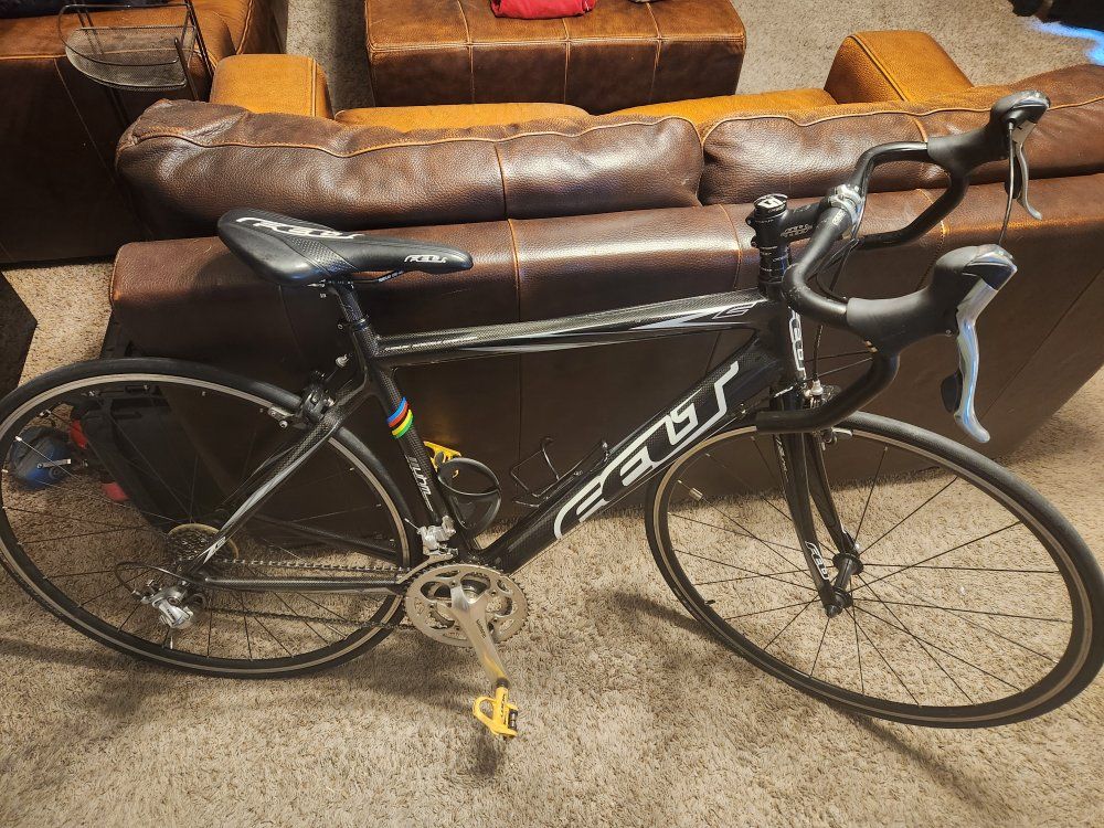 Felt Z6 Carbon Fiber Road Bike Shimano 105 Components