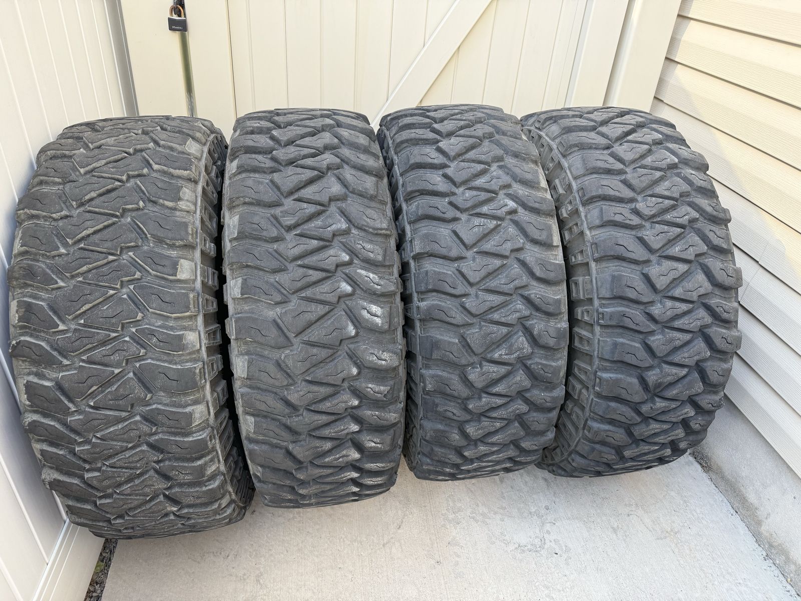 Mickey Thompson Baja MTZ P3 Mud Terrain Tires - Set of 4 (37X12.50R17LT)