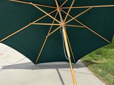 7 ft. Forest Green Market Umbrella / 8 rib, Rope Pulley, 1 1/2” pole diameter size.