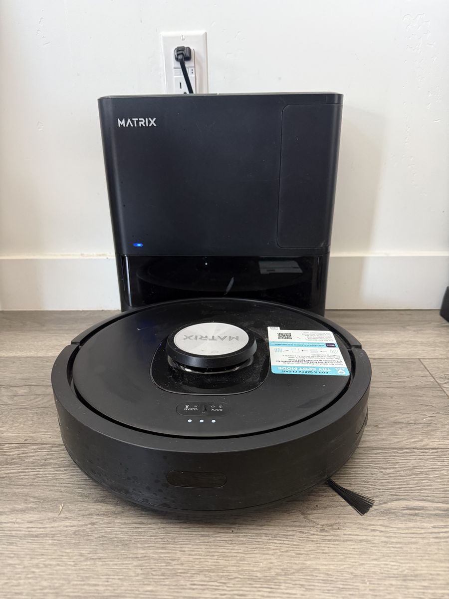 Shark Smart Robot Vacuum – Excellent Condition