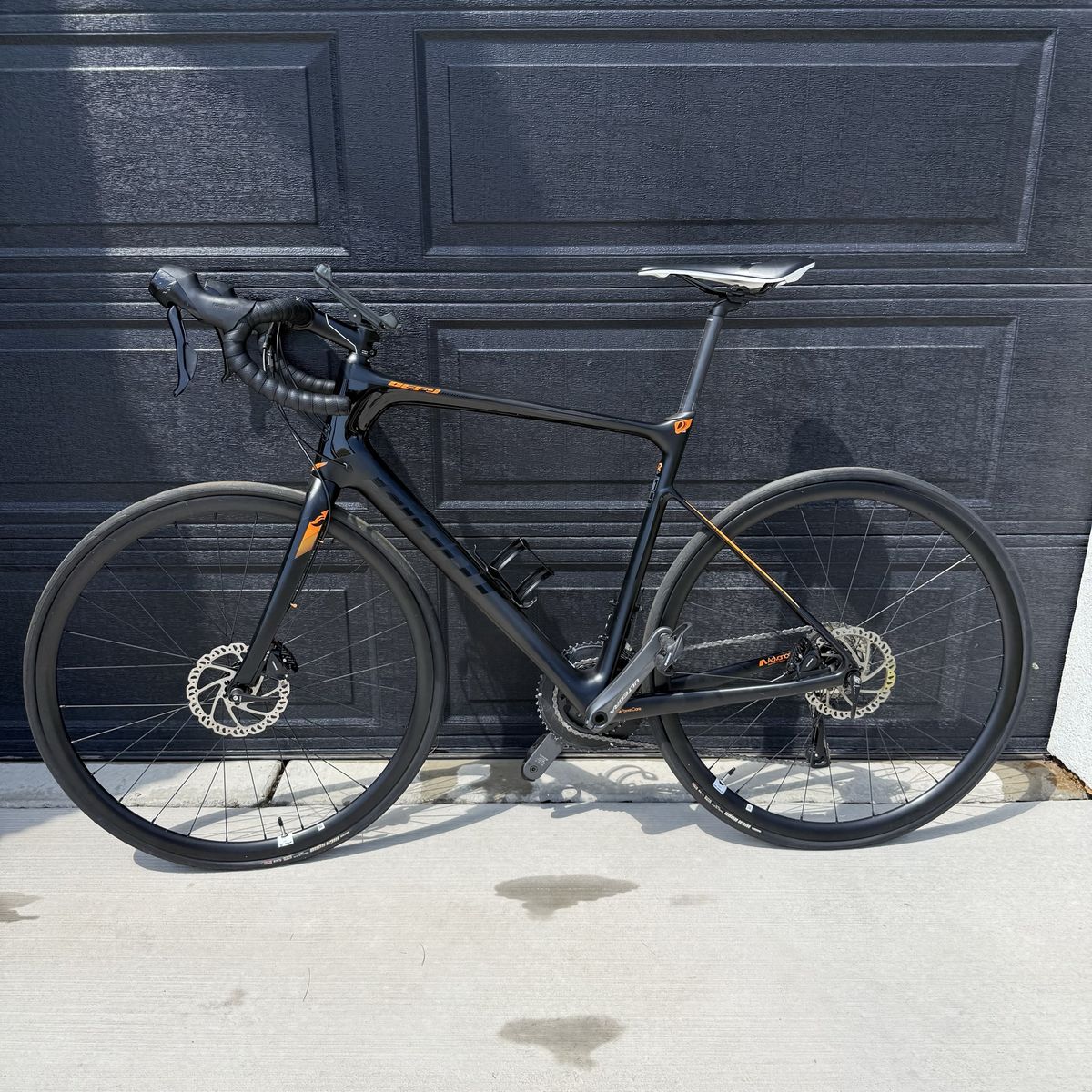 2020 Giant Defy Advanced 1 Carbon Road Bike - Ultegra Hydraulic Disc - M/L