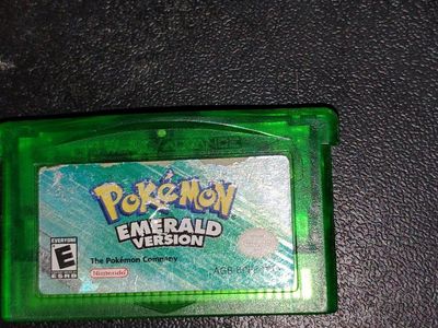 game boy advance Pokemon emerald version