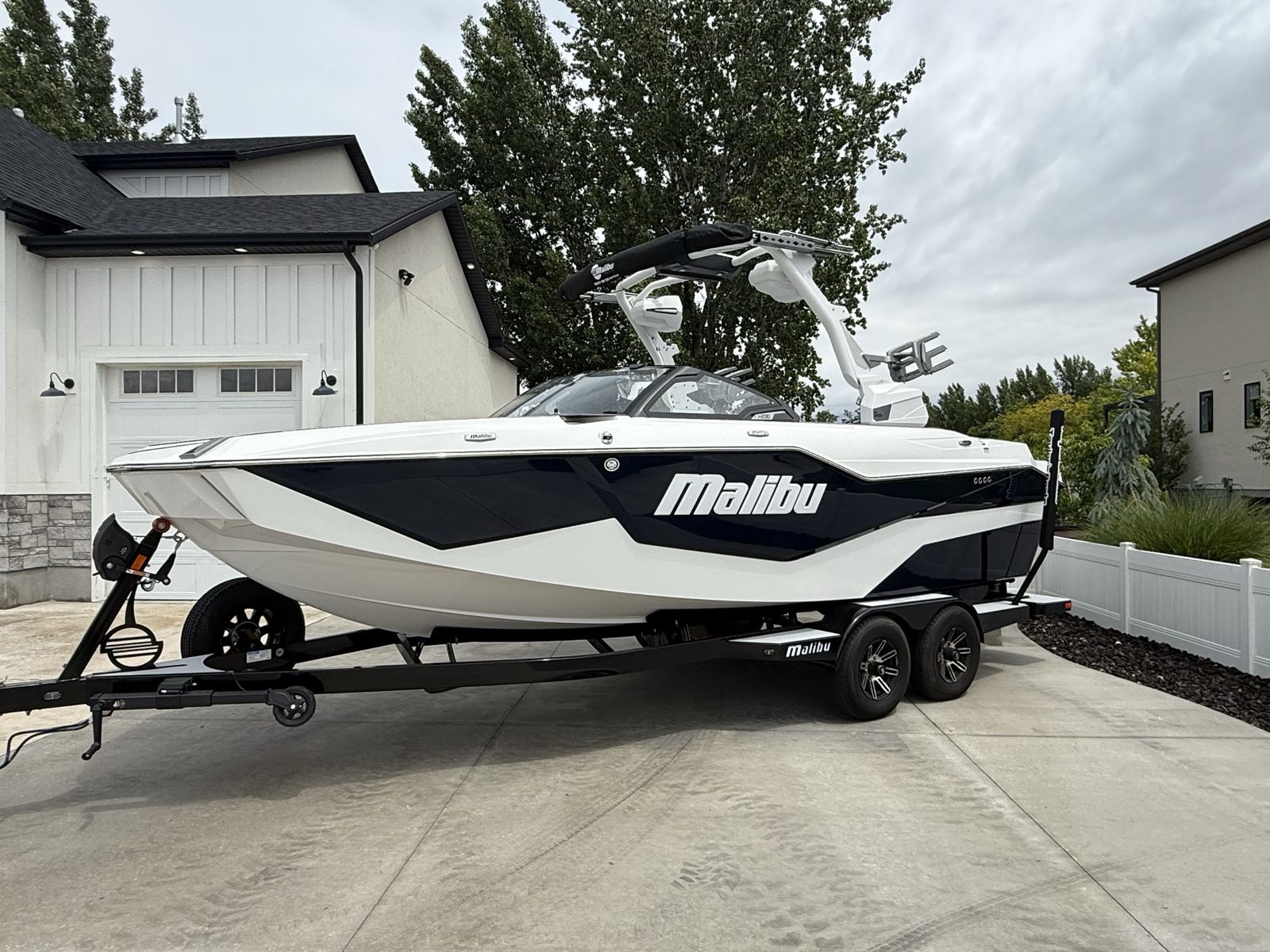 2025 Malibu M230