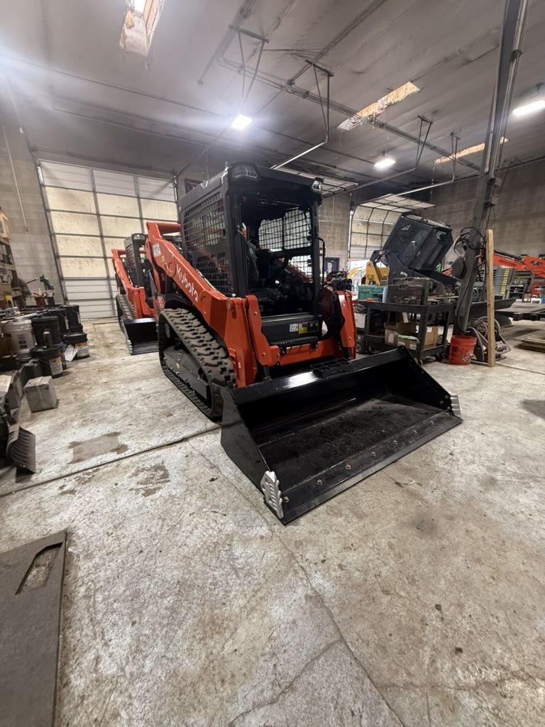 High Power Compact Track Loader Rental – Kubota SVL75-3 Skid Steer – Dirt, Gravel & Landscaping