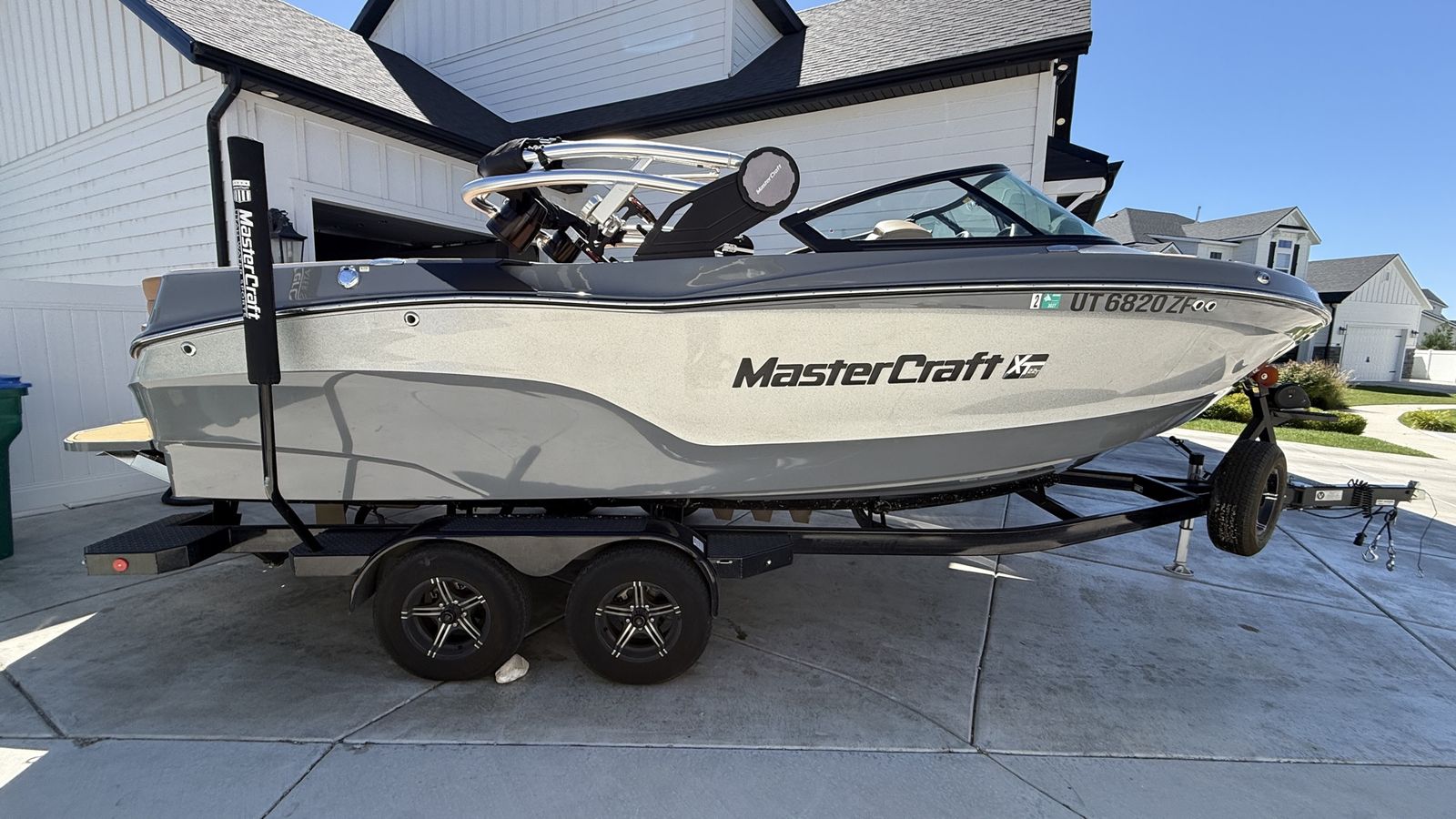 2023 MasterCraft XT22T Wakeboard Boat - Factory Warranty - 180 hours - Loaded