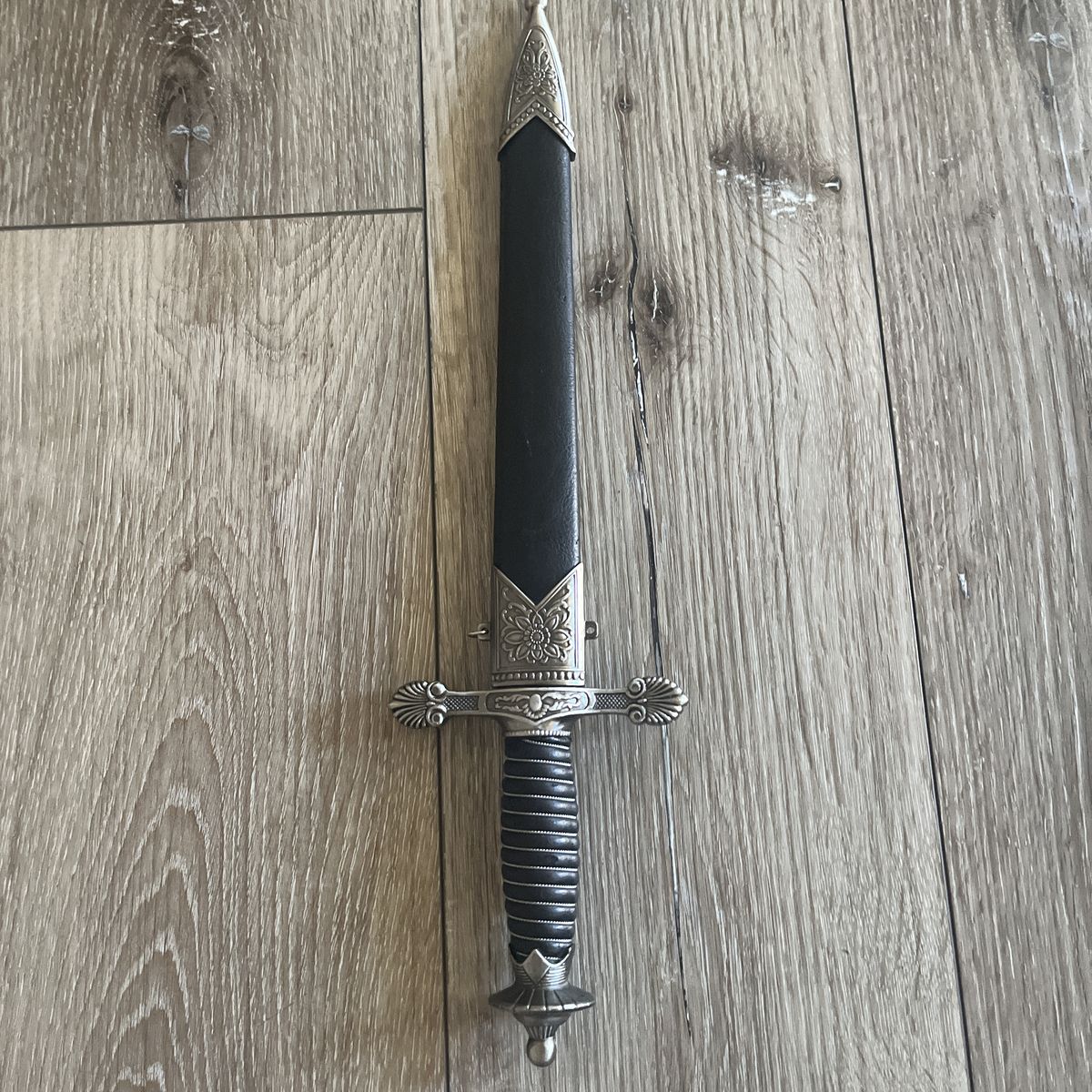 Dagger-Show weapon