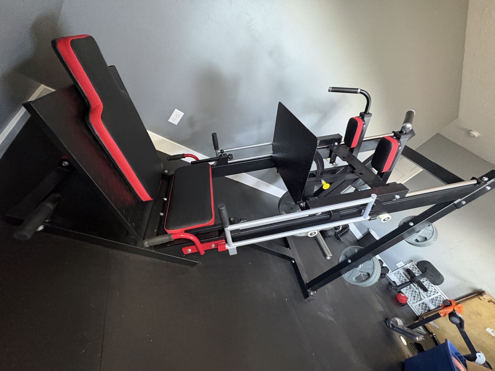 Hack Squat Leg Press Machine - Black/Red, Full Body Workout, Excellent Condition