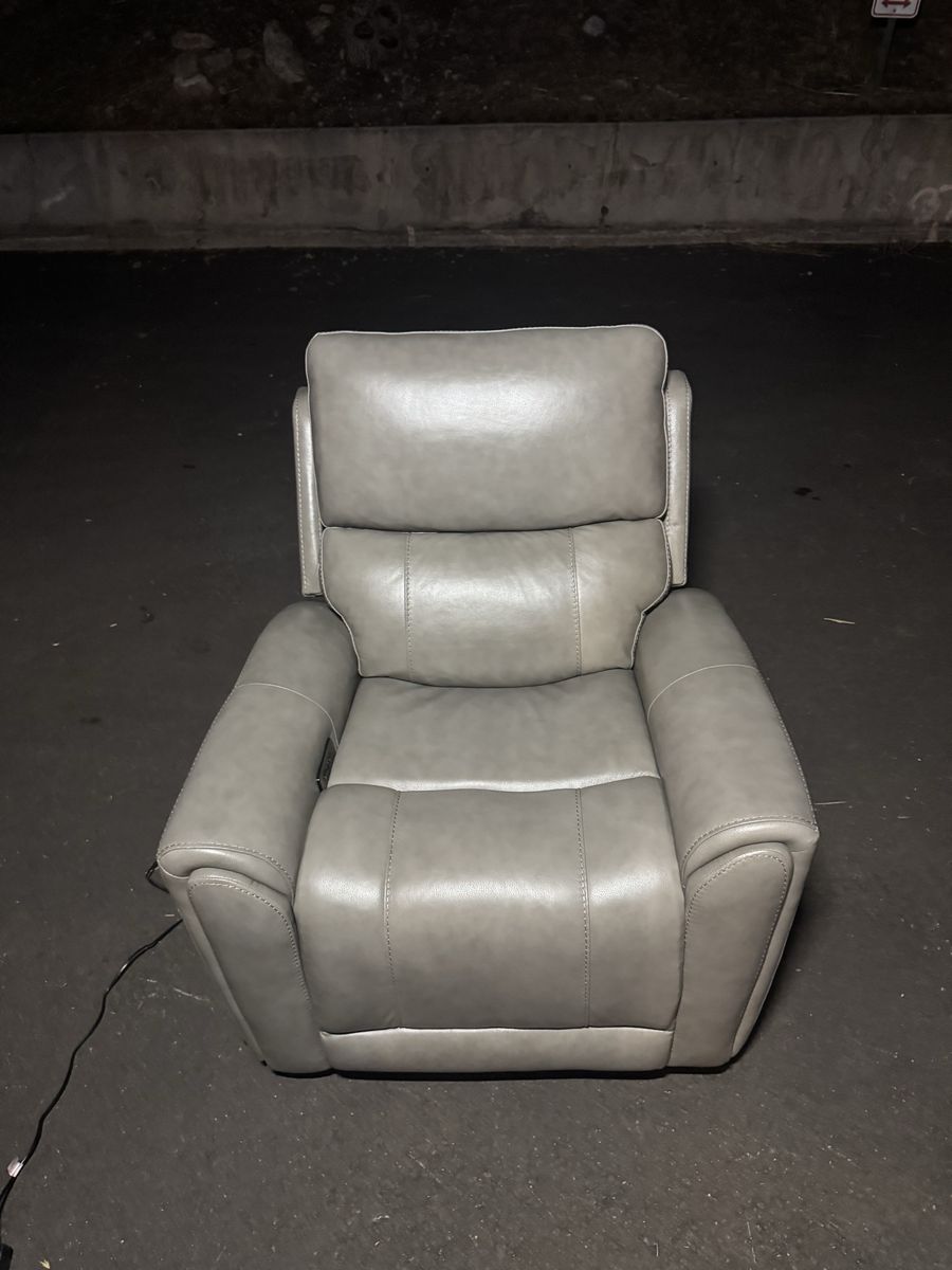 Hollis Leather Zero Gravity Power Recliner with Power Headrest