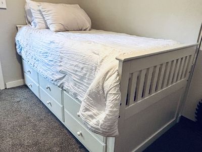 Twin day bed w/trundle