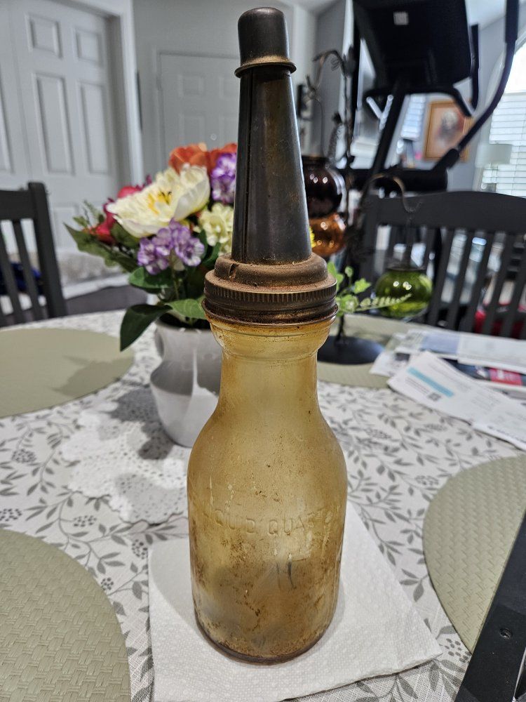 Vintage The Master Mfg Co Glass Oil Bottle Spout Litchfield ILL Liquid Quart