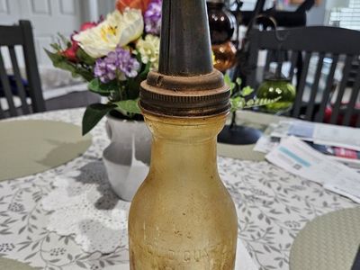 Vintage The Master Mfg Co Glass Oil Bottle Spout Litchfield ILL Liquid Quart