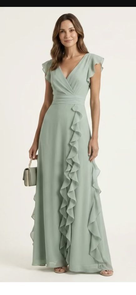 Beautiful Light Green Formal Dress - Perfect for Bridesmaids or Special Occasions - Size 6