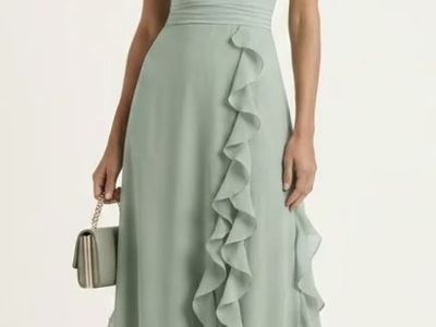 Beautiful Light Green Formal Dress - Perfect for Bridesmaids or Special Occasions - Size 6
