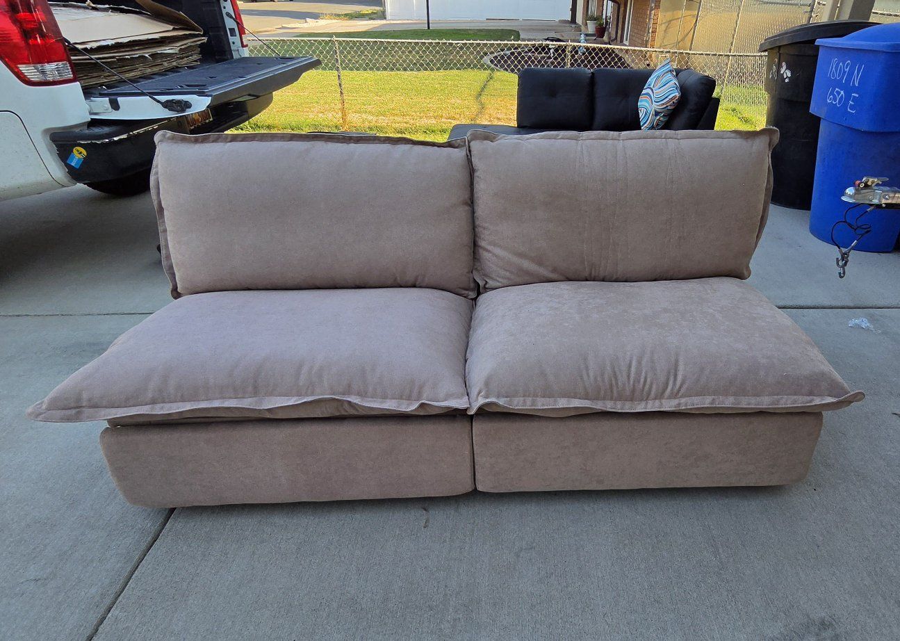 brand new Beige Fabric Power Reclining Loveseat / Couch with Plush Cushions