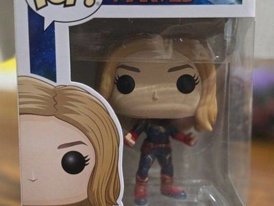 425 Captain Marvel Bob head Funko Pop