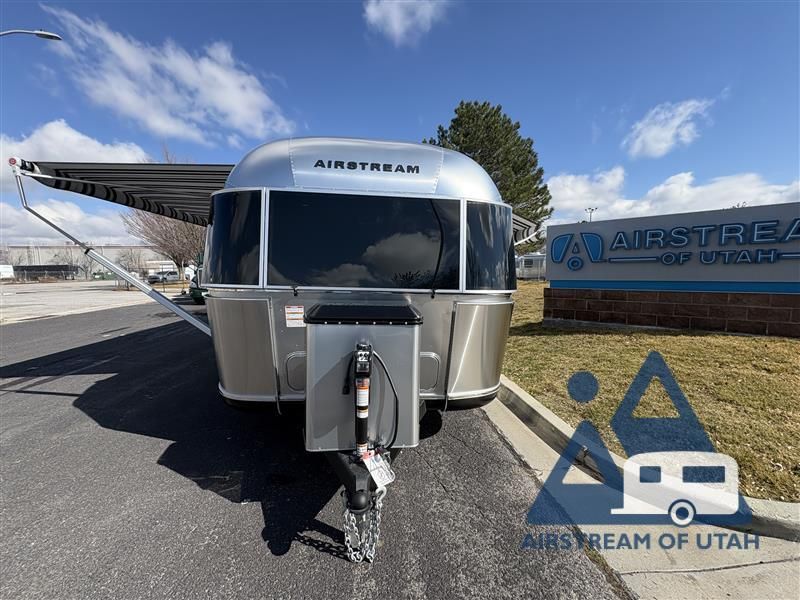 New 2026 Airstream Classic 33FB