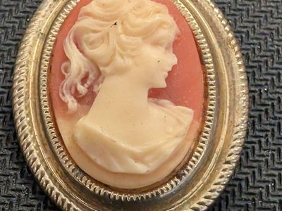 Vintage Authentic Cameo Carved Brooch Collectable
