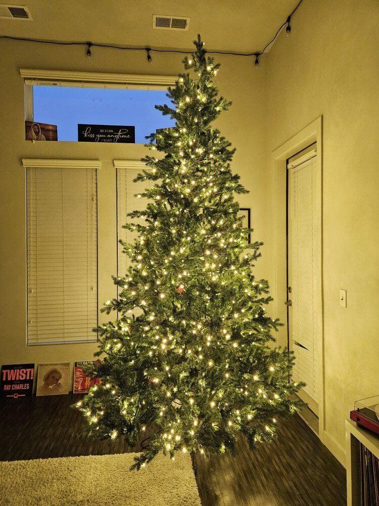 9 FT Christmas Tree *Pre-Lit*