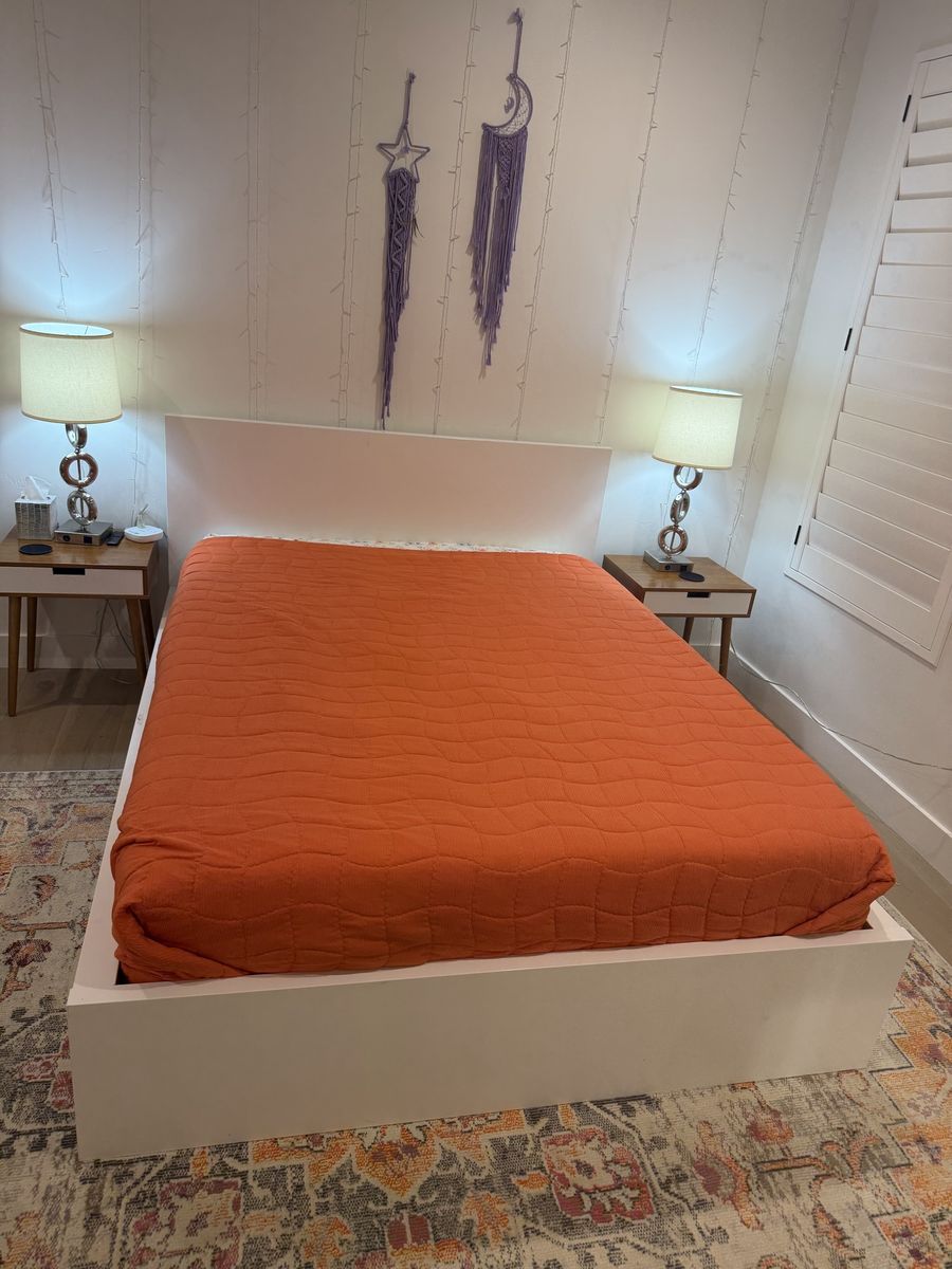 Sleek modern platform bed 