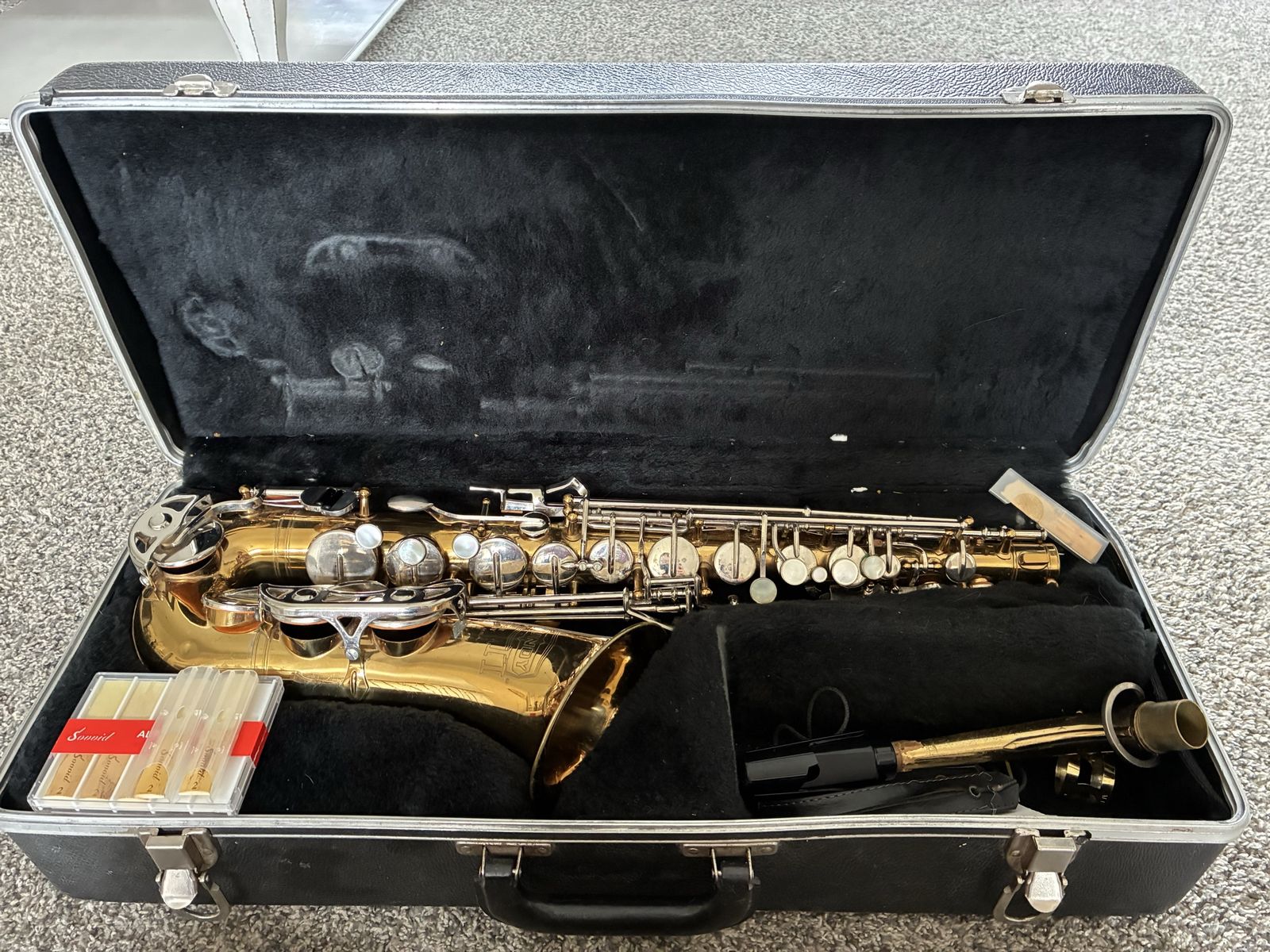Bundy Alto Saxophone with Hard Carrying Case and Accessories