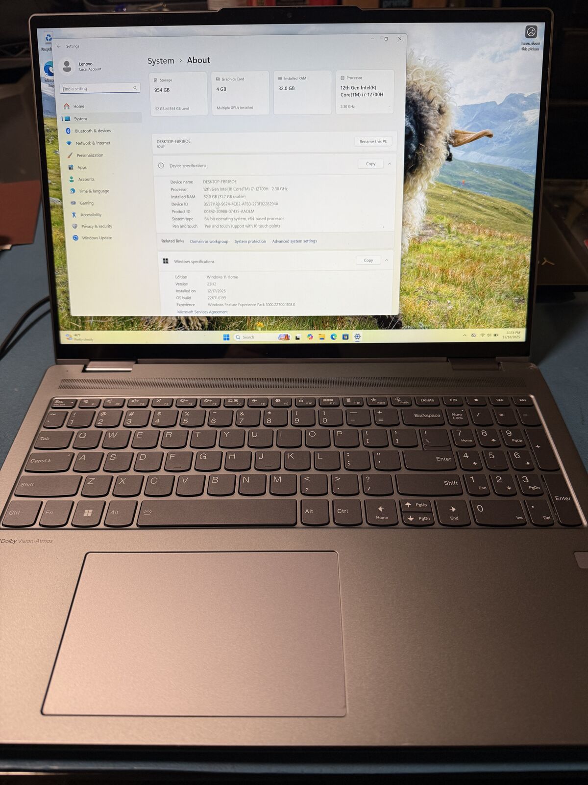 Lenovo Yoga i7 12th gen, 15.6" Touch screen, WIn 11, with warrranty!
