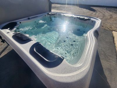 2017 Bullfrog Spas A7LSS Hot Tub -FREE DELIVERY!!!
