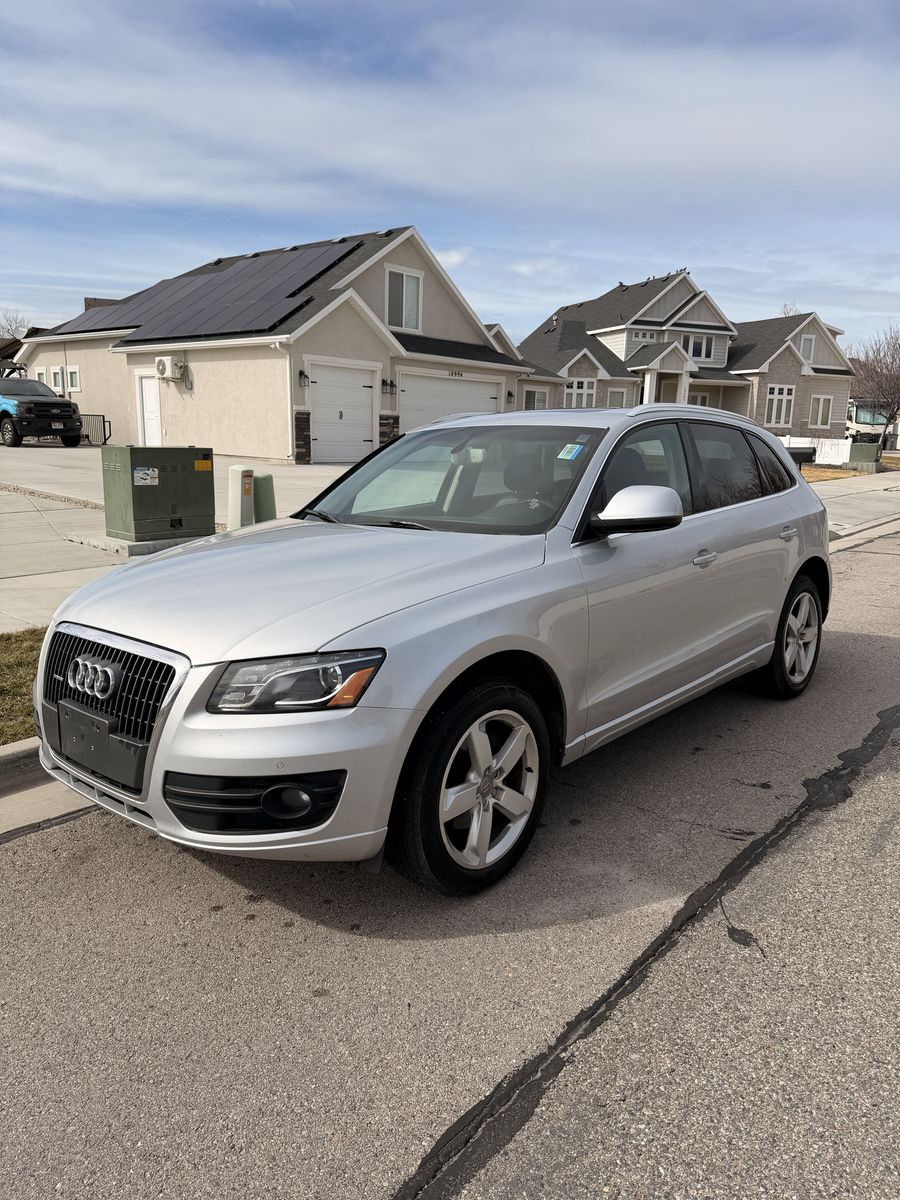 2012 AUDI Q5 Premium Plus