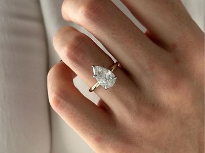 *New* 2.5 Carat Pear Cut (LAB) Diamond Solitaire Ring - Elegant 10k Yellow Gold Band