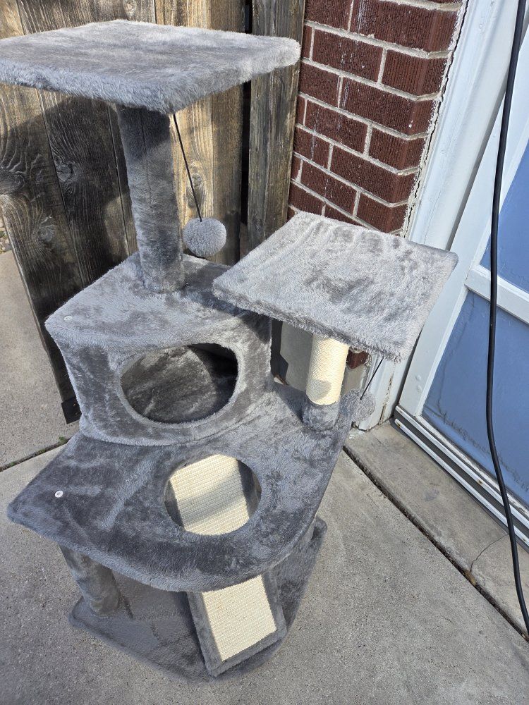 cat house scratch post