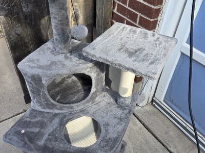 cat house scratch post