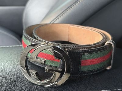 Gucci Interlocking G Buckle Belt Black Leather & Green/Red Stripe (38-36 / 110-99) Italy Made, 36" Long, 0.8" Wide