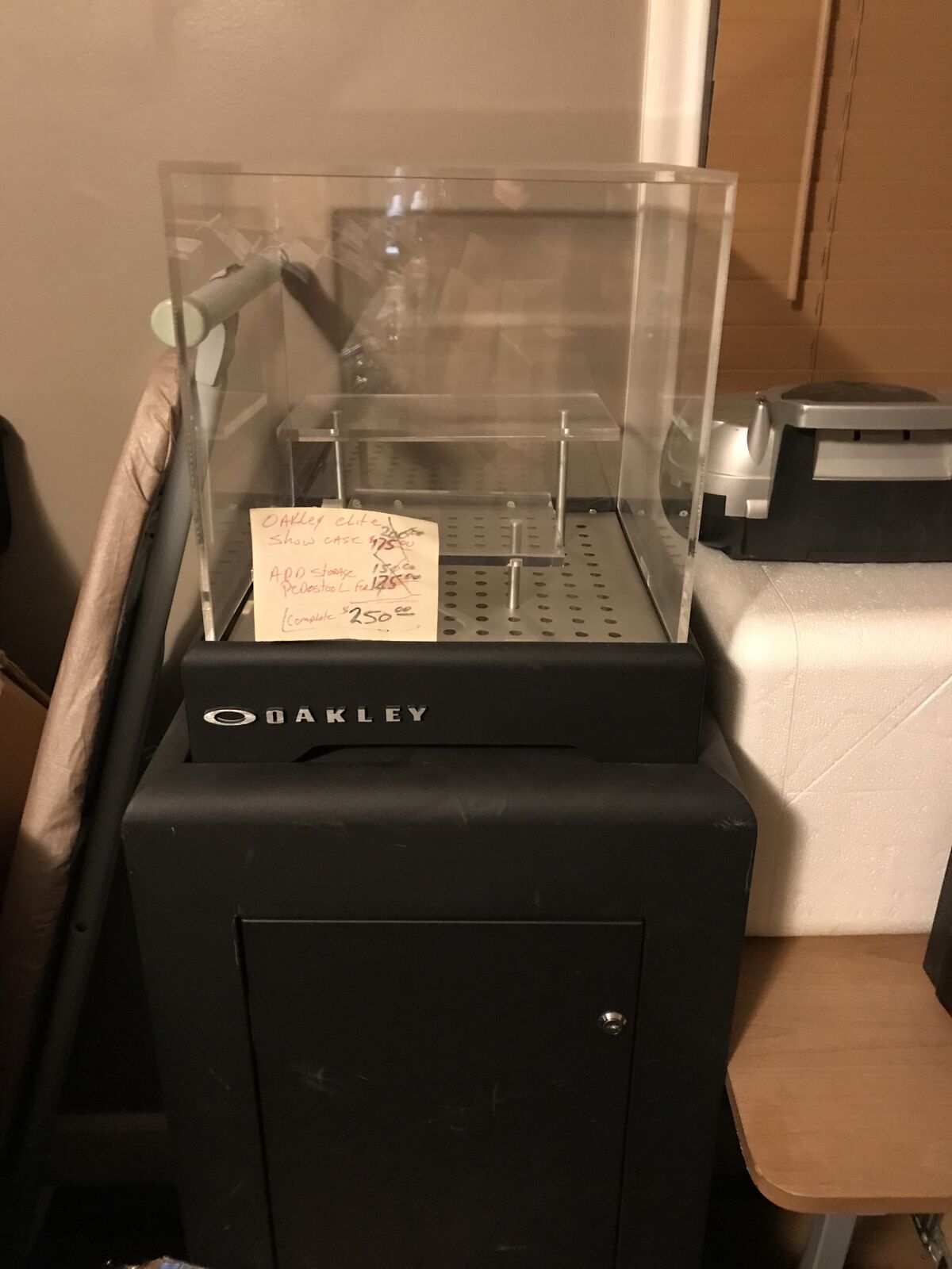 Oakley display case freestanding pedestal display case with KEYS and locking Storage stand