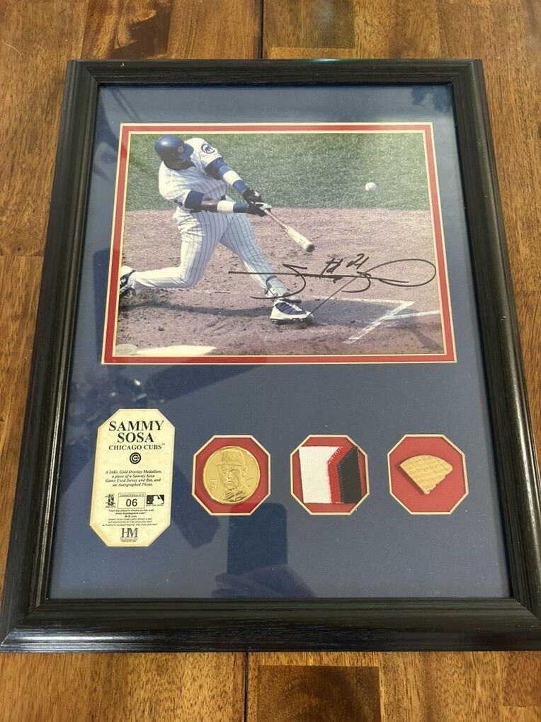 Sammy Sosa Autograph 8x10 Photo Baseball Bat COA