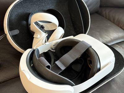 Oculus Quest 2 VR Headset with Carrying Case and Extended Battery - Excellent Condition