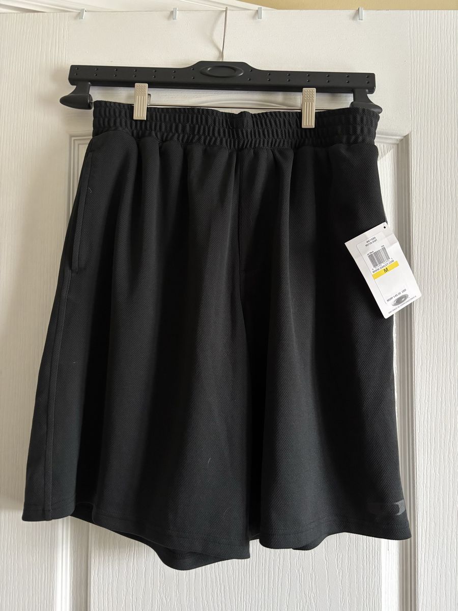 MENS OAKLEY BLACK SHORTS- NEW SIZE M